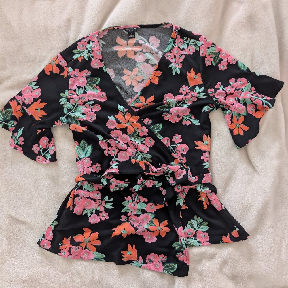 3/$30 Floral wrap top